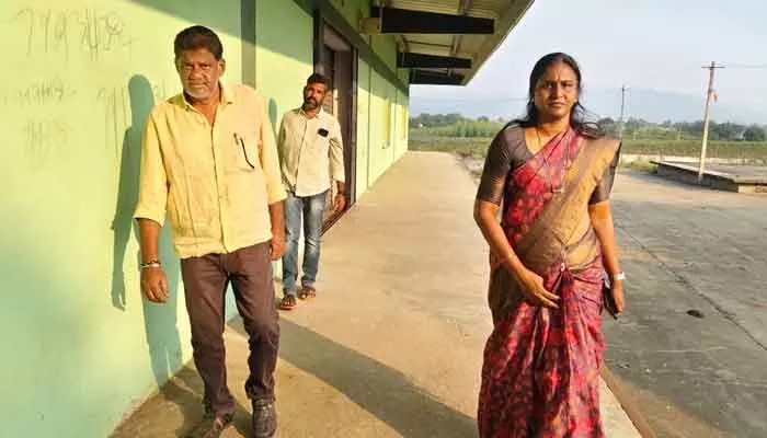 Civil Supply DM inspects Enkur market godown; assures smooth procurement of farmers’ grain without hassle.