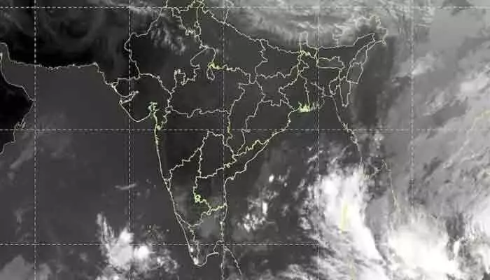Meteorologists have issued a cyclone alert in the Bay of Bengal; citizens advised to stay alert from Nov 24–30.