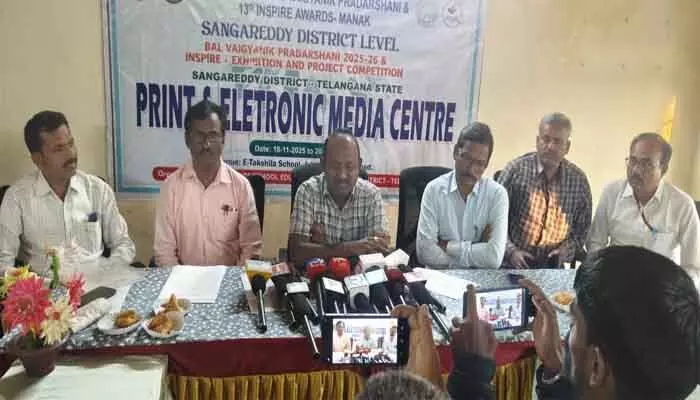 DEO Venkateshwarlu urged for the success of the Narayankhed Science Fair from 18–20. Hundreds of students and teachers will participate.