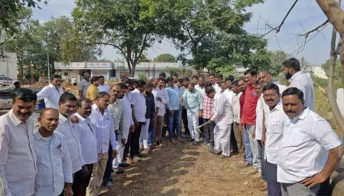MLA Veerlapalli Shankar inaugurated the school wall at Farukh Nagar High School. Congress govt aims to enhance education with major funding.