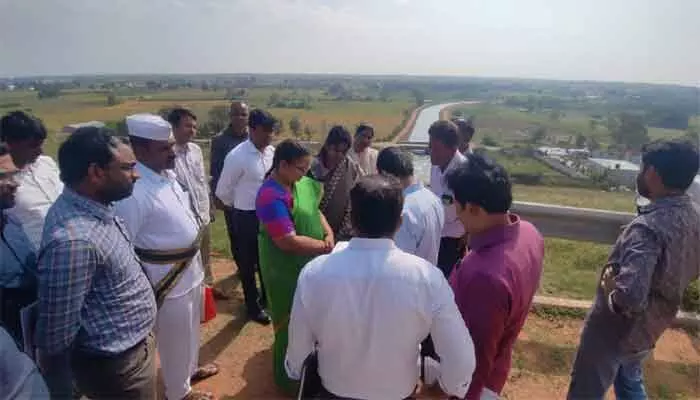 Technical issues at Kondapochamma Sagar delivery canal gates; Collector Hymavati takes immediate corrective actions.
